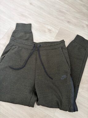 Nike tech fleece sweat pants